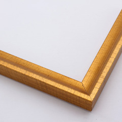 This high shine, gold foil frame features a scooped profile from a flat outer edge.  A brushed finish reveals subtle lines and faint black spattering gives an antique look.  The final effect is simple, yet glamorous.

1 " width: ideal for small- to medium-size images.  Suited to oil or watercolour paintings, prints, and abstract or nature photographs.