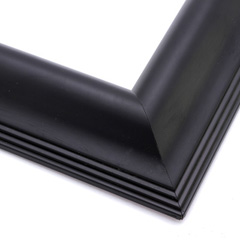 This simple, reverse scoop frame features a bevelled outer edge smoothly curving inner lip dressed in modern matte black 

2.5 " width: ideal for medium and large images. Pair with a contemporary painting or Giclée print, or a bold, greyscale photograph.